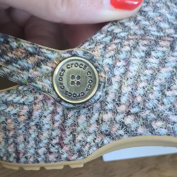 CROCS Chevron Pattern Tweed Pattern - Picture 7 of 8